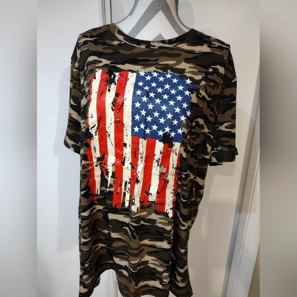 Men/Woman American Flag Camo Tee NWT 2XL